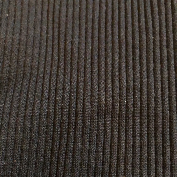 worn 1 time. Just like new. Gap bike shorts size XS. Mid rise, black, ribbed - Picture 4 of 4